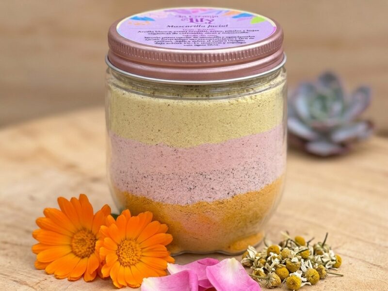 Mascarilla Facial con pétalos de flores